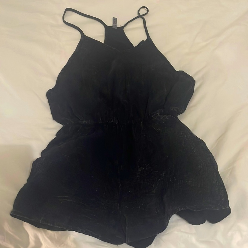 Black romper with pockets